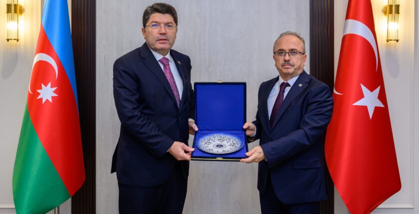 Adalet Bakanı Yılmaz Tunç, Azerbaycan’da Bakü Büyükelçiliği’ni Ziyaret Etti
