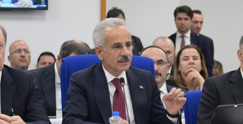 Ulaştırma Bakanı Uraloğlu’ndan Gebze’deki Bina Çöküşüne İlişkin Açıklama: “Tünelde En Ufak Bir Deformasyon Yok”