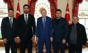 Cumhurbaşkanı Erdoğan, Güreş Federasyonu Başkanı Taha Akgül ve Şampiyon Rıza Kayaalp’i Kabul Etti