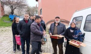 Gördes Kuşluk Köyü’nde Bayram Geleneği̇ Yüzyillardir Sürüyor