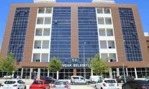 Uşak Belediyesi’nde Rüşvet Operasyonu: Belediye Başkanı Özkan Yalım Dahil 9 Kişi Tutuklandı