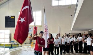 Kars’ta 23 Nisan coşkusu havuzda yaşandı: yüzme il birinciliği tamamlandı
