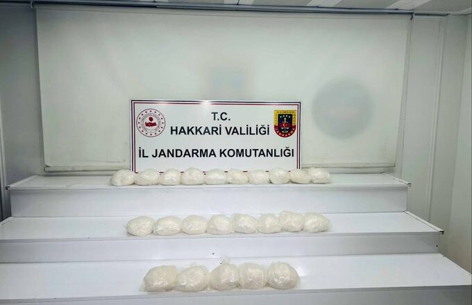  Hakkâri’de Dev Uyuşturucu Operasyonu: 22 Kilodan Fazla Metamfetamin Ele Geçirildi