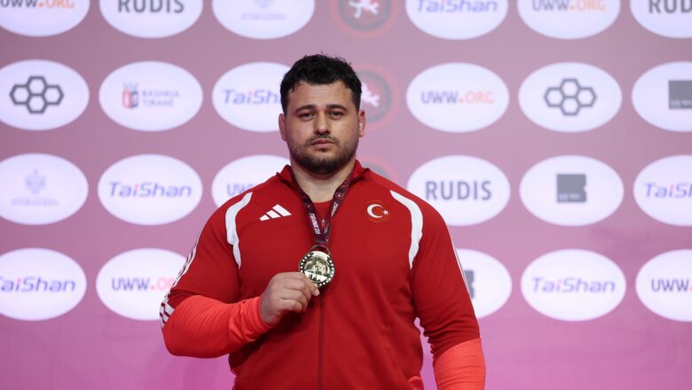  Rıza Kayaalp Tarih Yazdı: 13. Avrupa Şampiyonluğuyla Rekorun Tek Sahibi Oldu