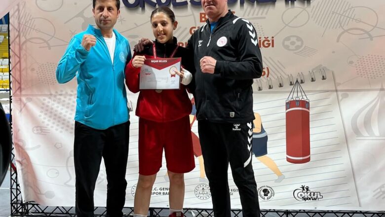  KARSLI BOKSÖR EBRAR KAVAK TÜRKİYE ŞAMPİYONU OLDU!