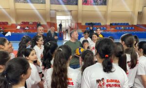 Vali Ziya Polat Voleybol Antrenmanında Öğrencilerle Buluştu