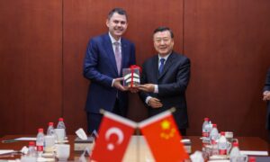 Bakan Murat Kurum Çin’de Mevkidaşı Ni Hong İle Görüştü: Şehircilikte Ortak Çalışma Grubu Kuruluyor