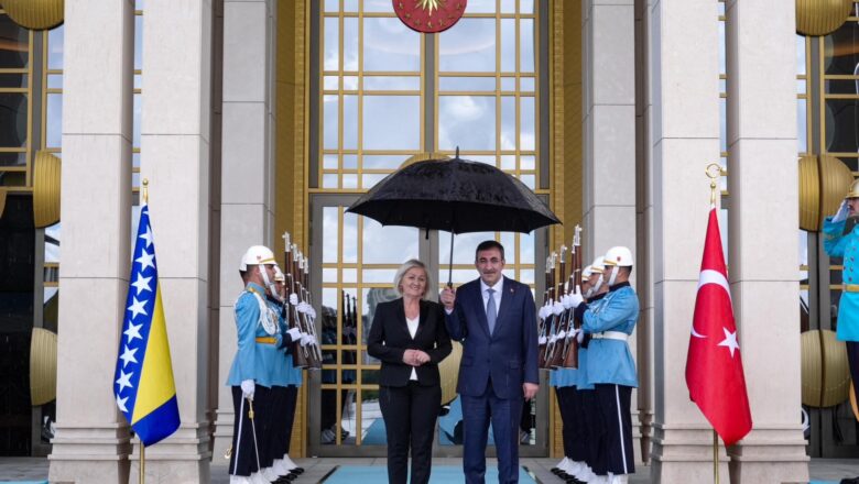  Cumhurbaşkanı Yardımcısı Cevdet Yılmaz, Bosna Hersek Başbakanı Boryana Krişto ile Görüştü