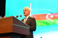 Ulaştırma ve Altyapı Bakanı Uraloğlu, Azerbaycan Cumhuriyeti Bağımsızlık ve Silahlı Kuvvetler Günü Programına Katıldı