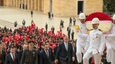 Gençlik ve Spor Bakanı Bak ve Temsilci Gençler Anıtkabir’i Ziyaret Etti