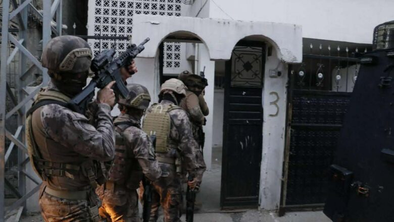  Kars’ta Dev Operasyon: Aralarında Bir Polisin de Bulunduğu 7 Kişi Tutuklandı!