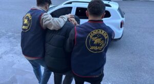 Kars’ta 51 Suç Kaydıyla Aranan ve 42 Yıl Hapis Cezası Bulunan Şahıs Yakalandı