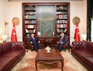 Eski TBMM Başkanı Bülent Arınç ve Sayıştay Üyesi Nükrettin Parlak’tan Vali Yakup Canbolat’a Ziyaret