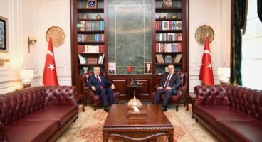 Eski TBMM Başkanı Bülent Arınç ve Sayıştay Üyesi Nükrettin Parlak’tan Vali Yakup Canbolat’a Ziyaret