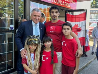 Gençlik Ve Spor Bakanı Bak Kanada’da Vatandaşlarla Ve Diplomatlarla Bir Araya Geldi