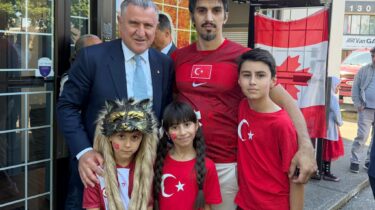 Gençlik Ve Spor Bakanı Bak Kanada’da Vatandaşlarla Ve Diplomatlarla Bir Araya Geldi