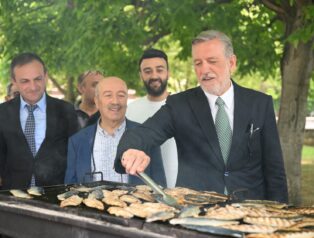 Bursa Balık Festivali’ne Yoğun İlgi: 3 Bin Balık Ekmek İkram Edildi