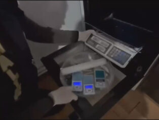 İstanbul’da Üç İlçede Dev Uyuşturucu Operasyonu: 5 Kilo 80 Gram Amfetamin Ele Geçirildi