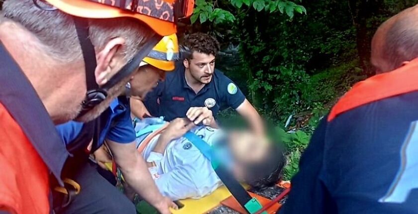Motosiklet Kazasında Vadiye Düşen Sürücü Kurtarıldı
