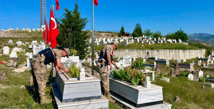 Siirt’te 196 Şehit Kabrinin Bakım Ve Onarımı Yapıldı
