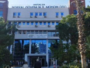 Antalya’da SGK İl Müdürü’nün de Aralarında Bulunduğu 3 Şüpheli Rüşvet Soruşturmasında Tutuklandı