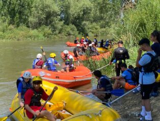 Akyaka’da Rafting Heyecanı Sürüyor! Geleceğin Sporcuları Kanyonda Yetişiyor
