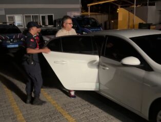 Gazeteci Cem Küçük “Şantaj” Ve “Halkı Yanıltıcı Bilgi” Suçlamasıyla Gözaltına Alındı