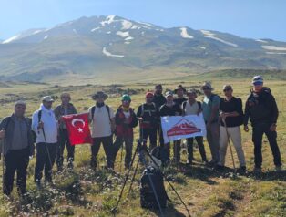 Vali Bozkurt’tan dağcılara yardım eli: Süphan Dağı tırmanışı günübirlik yapılacak