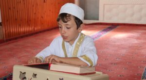 Amasya’da Otizmli Asilhan’ın Azmi: 9 Yaşında Kur’an-ı Kerim Okumayı Öğrendi