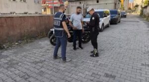 Ağrı’da Gece Saatlerinde Tehlikeli Sürüş Yapan Motosikletliye Ağır Ceza