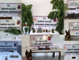 Bartın’da Uyuşturucu Satıcılarına Eş Zamanlı Operasyon: 16 Gözaltı