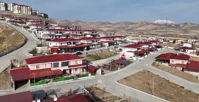 Bitlis’te Ahıska Türkleri İçin İnşa Edilen Kalıcı Konutların Teslimi Başladı