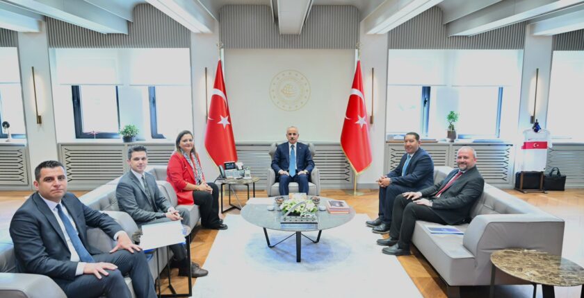 Ulaştırma ve Altyapı Bakanı Abdulkadir Uraloğlu, Afyonkarahisar Belediye Başkanlarıyla Bir Araya Geldi