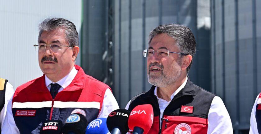 Bakan Yumaklı Eskişehir’de TMO İncelemelerinde Bulundu Ve Çiftçilerle Buluştu
