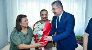 Vali Dr. Erdinç Yılmaz’dan Şehit Sözleşmeli Er Caner Ülüğ’ün Ailesine Taziye Ziyareti