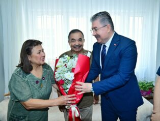 Vali Dr. Erdinç Yılmaz’dan Şehit Sözleşmeli Er Caner Ülüğ’ün Ailesine Taziye Ziyareti