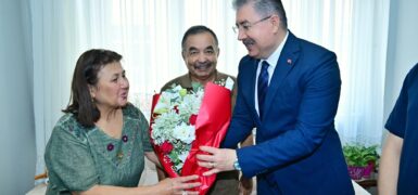 Vali Dr. Erdinç Yılmaz’dan Şehit Sözleşmeli Er Caner Ülüğ’ün Ailesine Taziye Ziyareti
