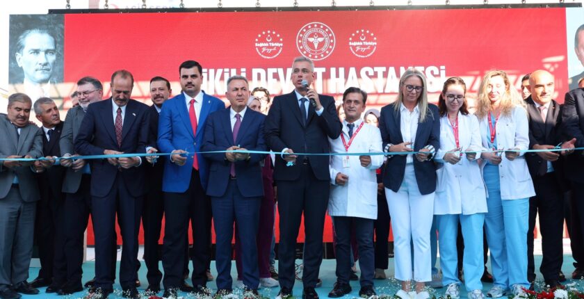 Bakan Memişoğlu İzmir’e İkinci Şehir Hastanesi Müjdesini Verdi