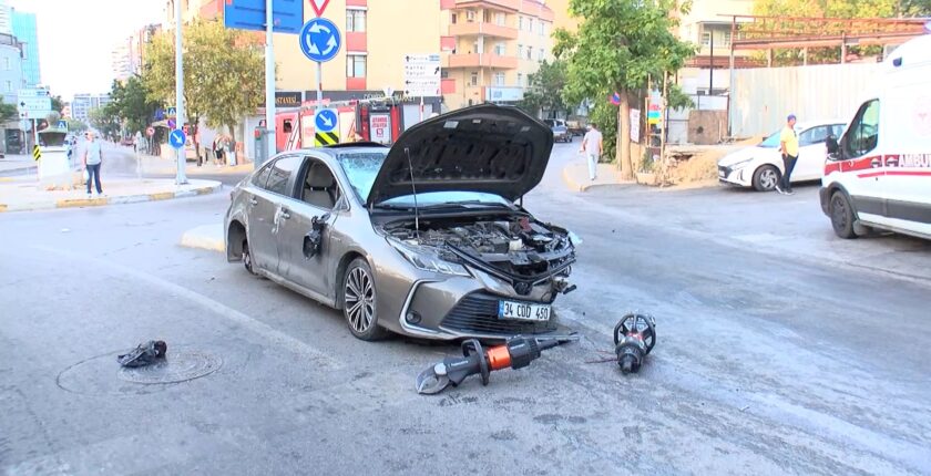 Kartal’da kontrolden çıkan otomobil 3 araca çarptı: 2 yaralı