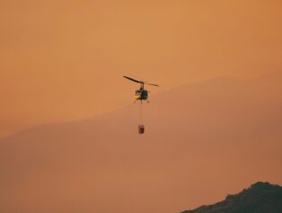 ABD’nin Utah eyaletinde orman yangınına müdahale eden helikopter düştü