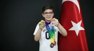 Bursa’dan 9 Yaşındaki Ömer Asaf’tan Singapur’da Çifte Bronz Madalya