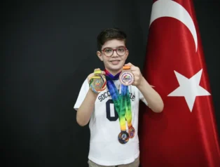 Bursa’dan 9 Yaşındaki Ömer Asaf’tan Singapur’da Çifte Bronz Madalya