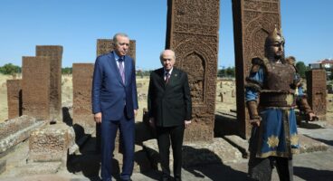 Cumhurbaşkanı Erdoğan Tarihi Selçuklu Meydan Mezarlığı’nı Ziyaret Etti